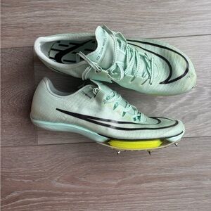 Nike Women's Athletic Shoes - Light Green and Black